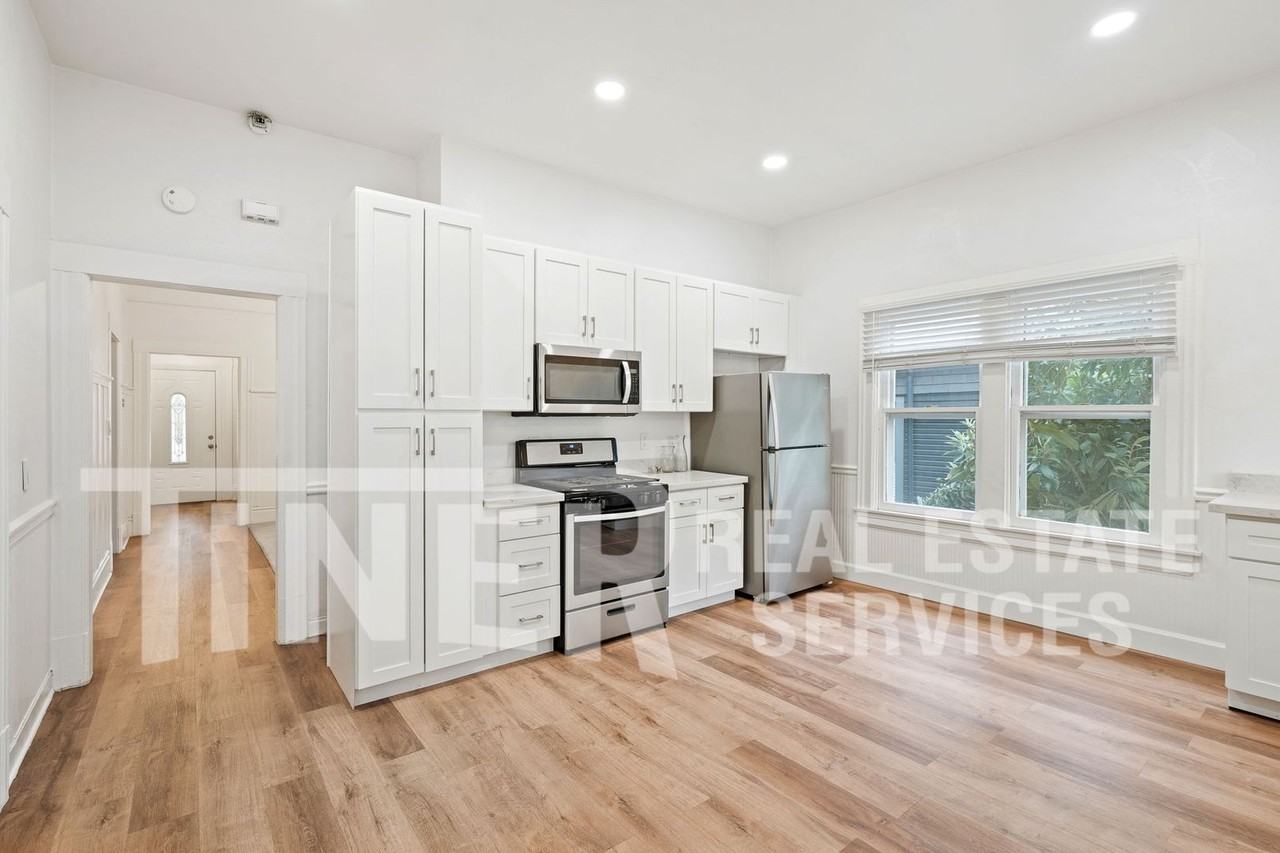 1510 E Street - Photo 3 of 22