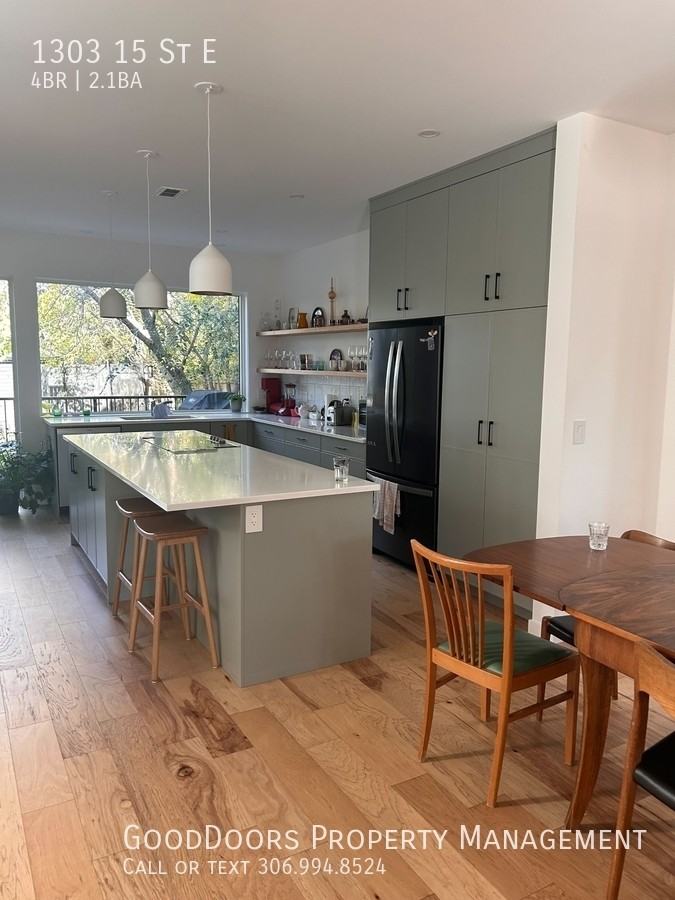 1303 15th St E - Photo 2 of 16