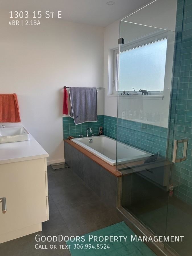 1303 15th St E - Photo 4 of 16