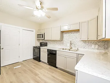 597 Seymour Ave - Photo 5 of 12