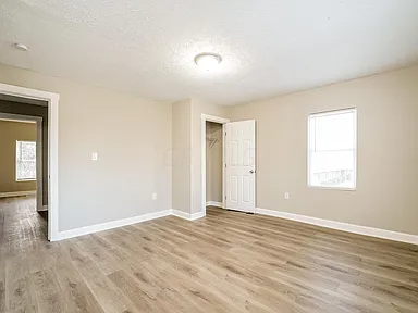 597 Seymour Ave - Photo 6 of 12