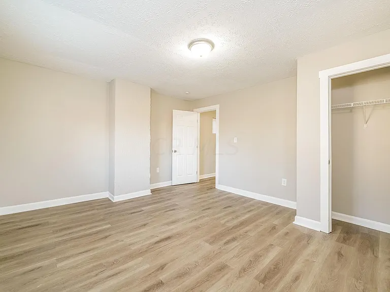 597 Seymour Ave - Photo 7 of 12