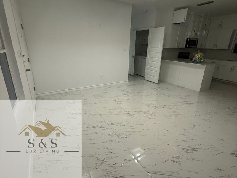 11306 N 24th St #2 - Photo 3 of 20