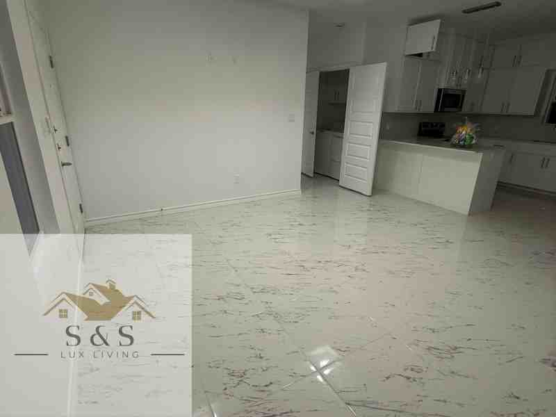 11306 N 24th St #3 - Photo 3 of 20