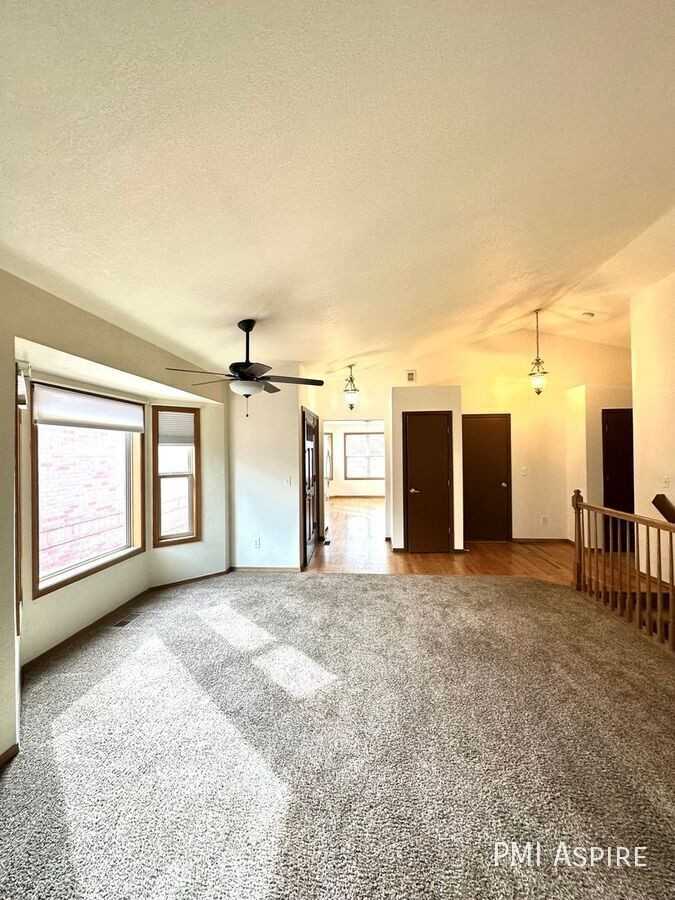 732 Wade Rd - Photo 3 of 20