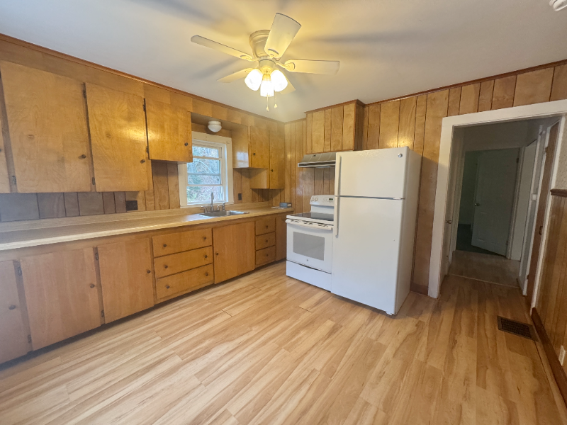 1274 Bangor Rd - Photo 4 of 11