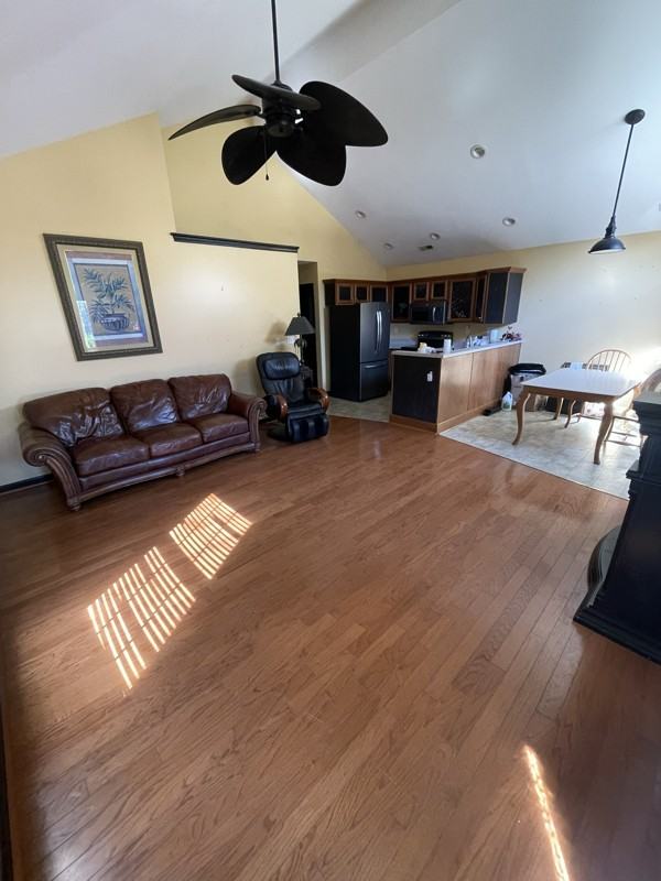 601 Colonial Ct - Photo 3 of 13