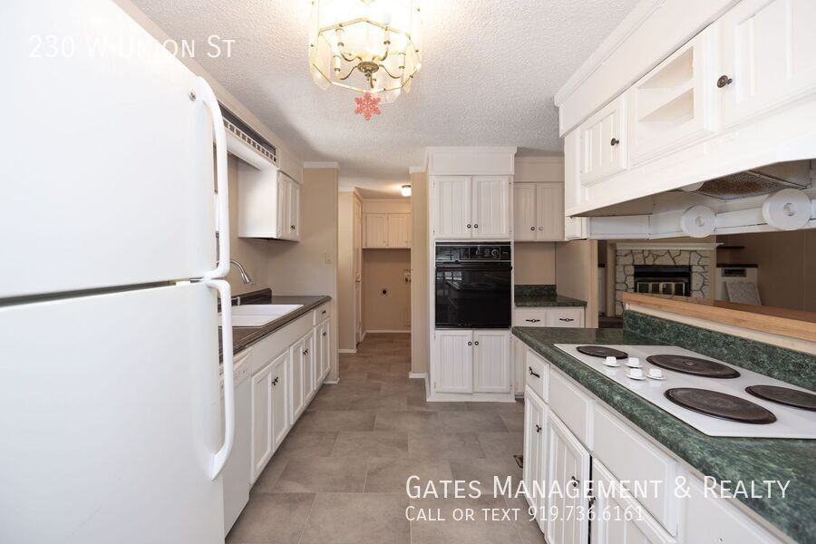 230 W Union St - Photo 5 of 32