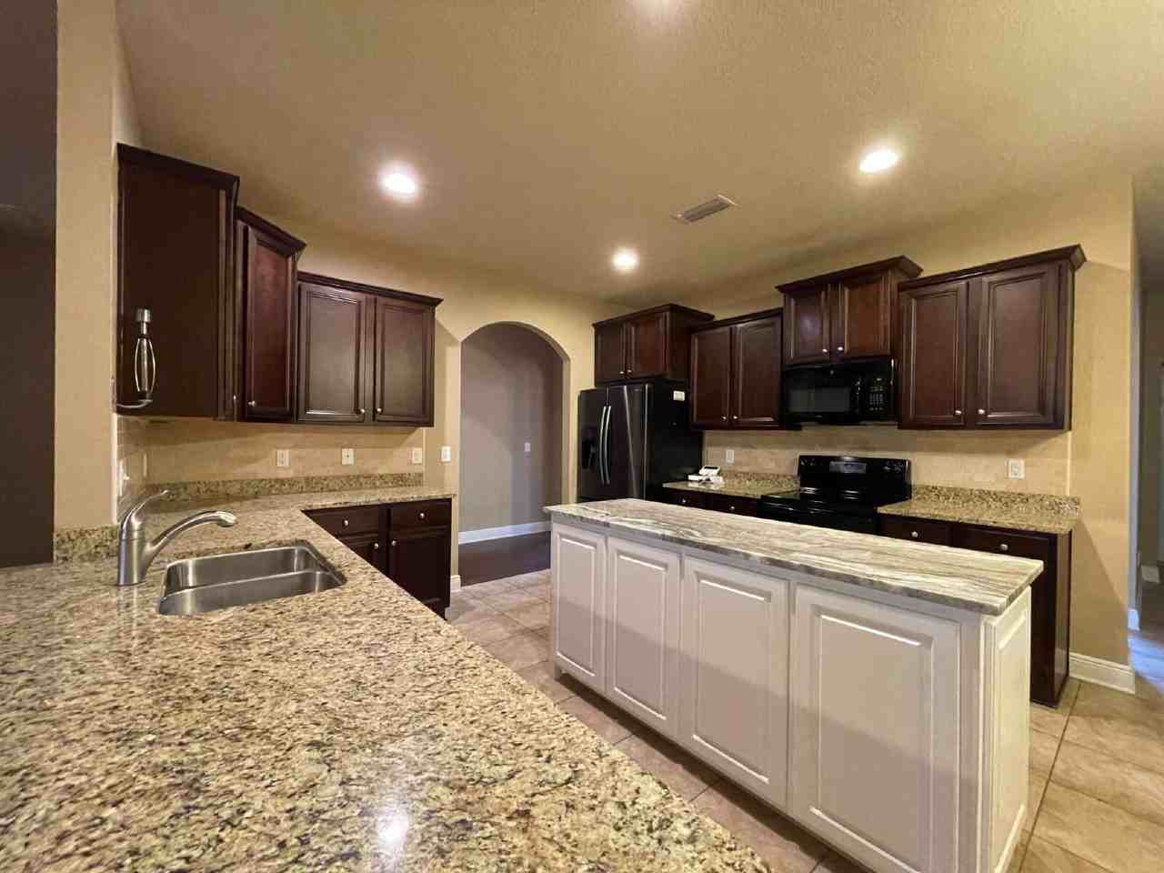 5010 Maggie Ln - Photo 2 of 26