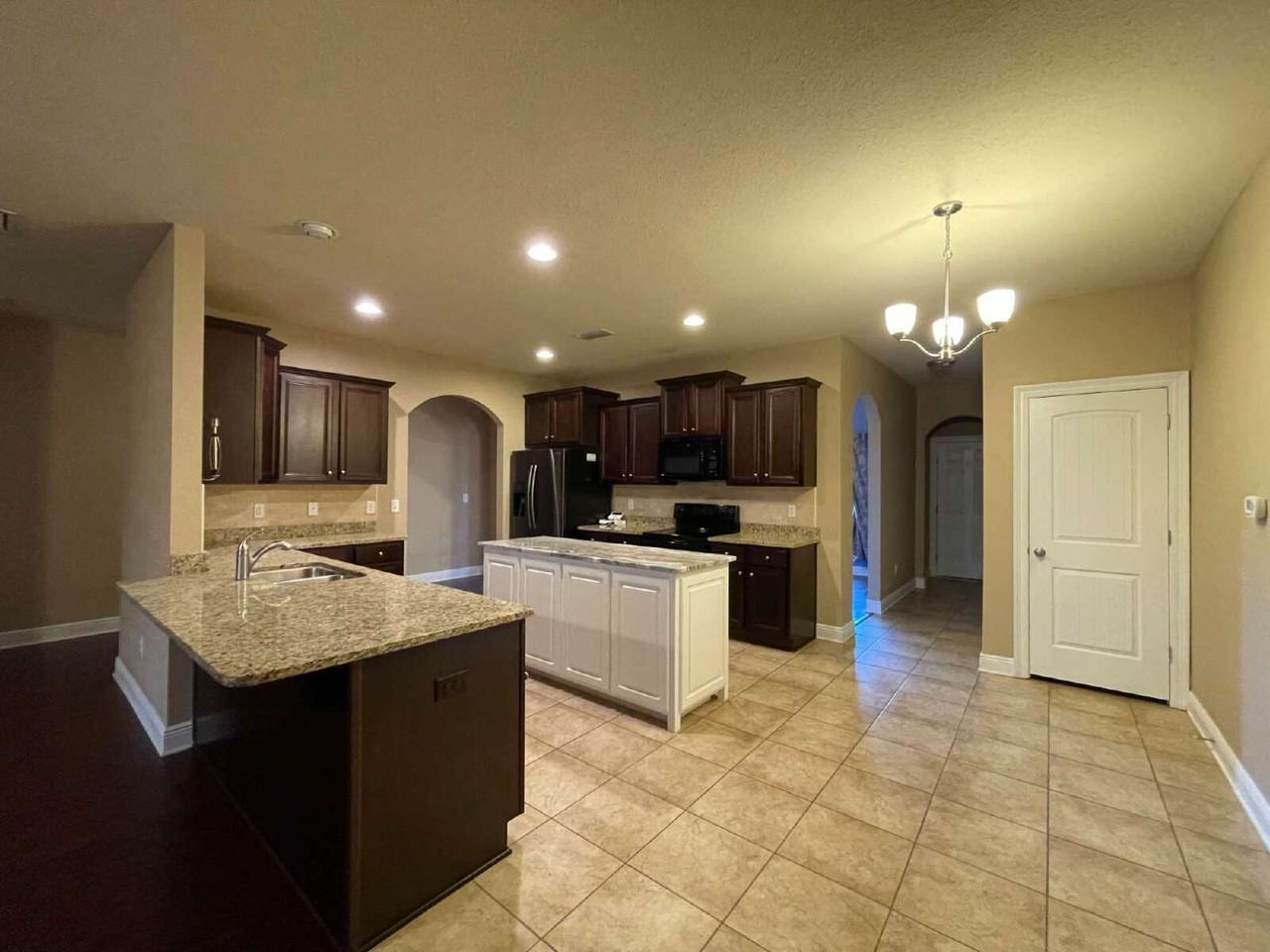 5010 Maggie Ln - Photo 4 of 26