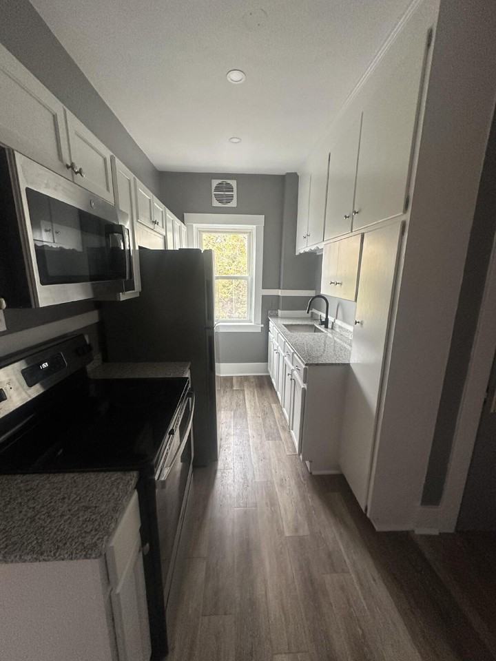 1831 Monroe Ave Apt 2 - Photo 3 of 6