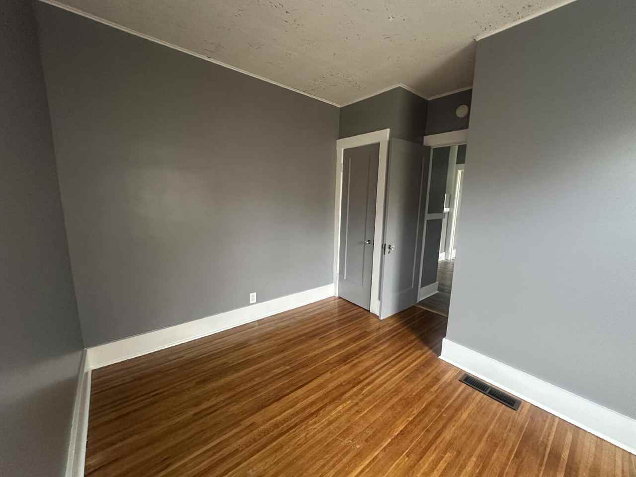 1831 Monroe Ave Apt 2 - Photo 5 of 6