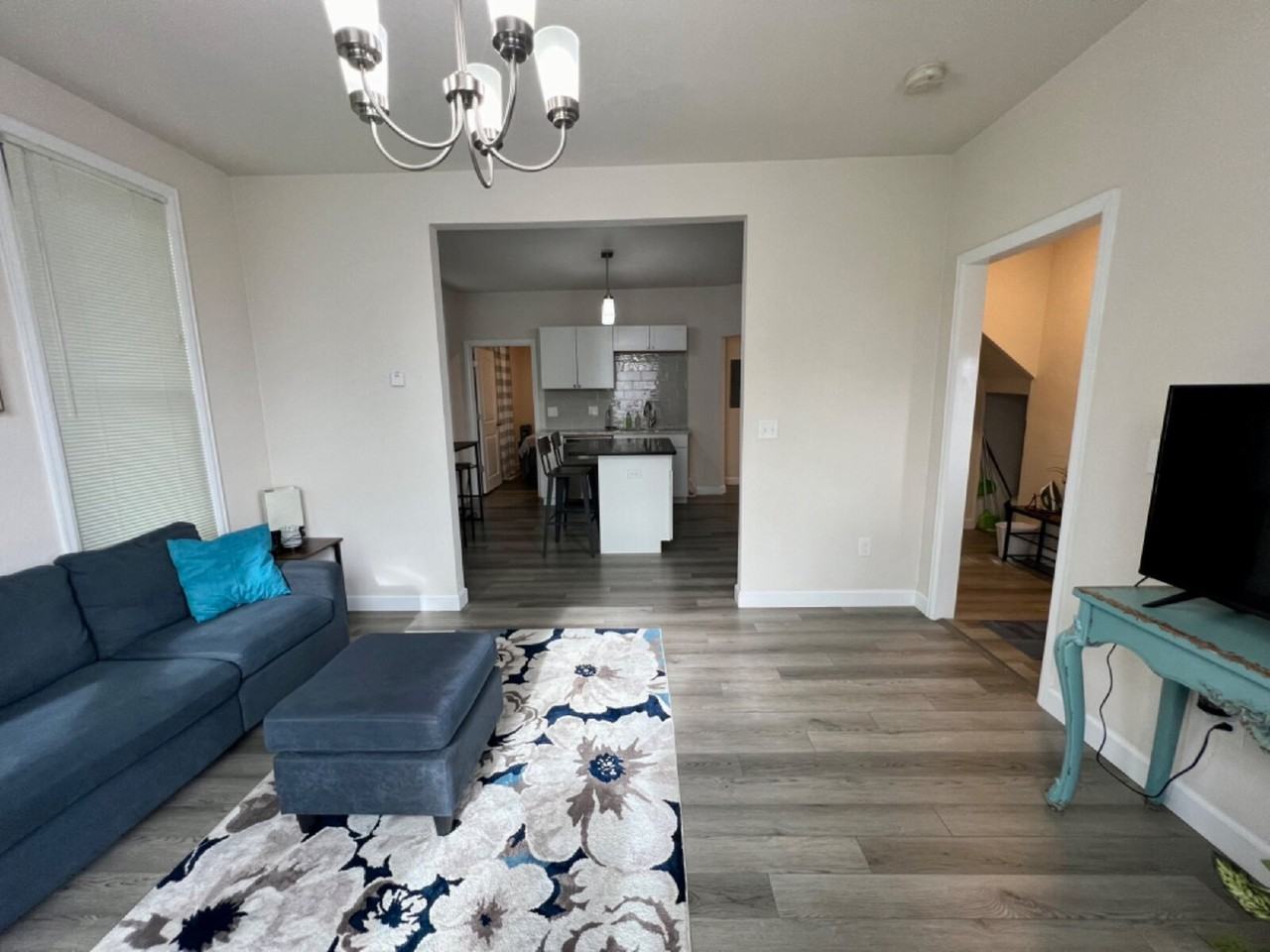 622 East 17th Street - Photo 2 of 10