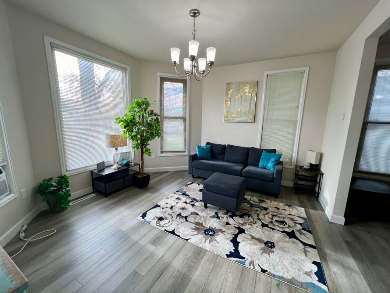 622 East 17th Street - Photo 4 of 10