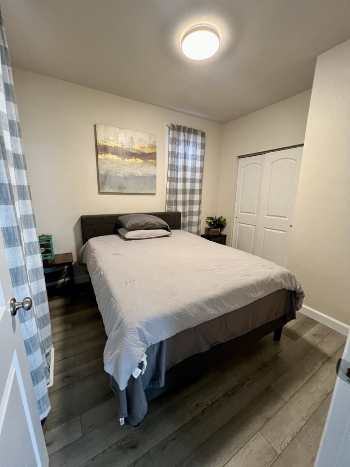 622 East 17th Street - Photo 6 of 10