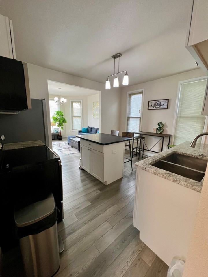 622 East 17th Street - Photo 7 of 10