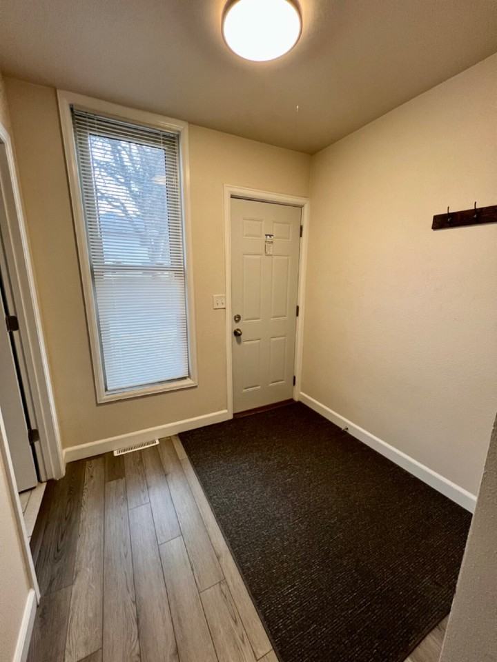 622 E 17th St Unit A - Photo 7 of 8