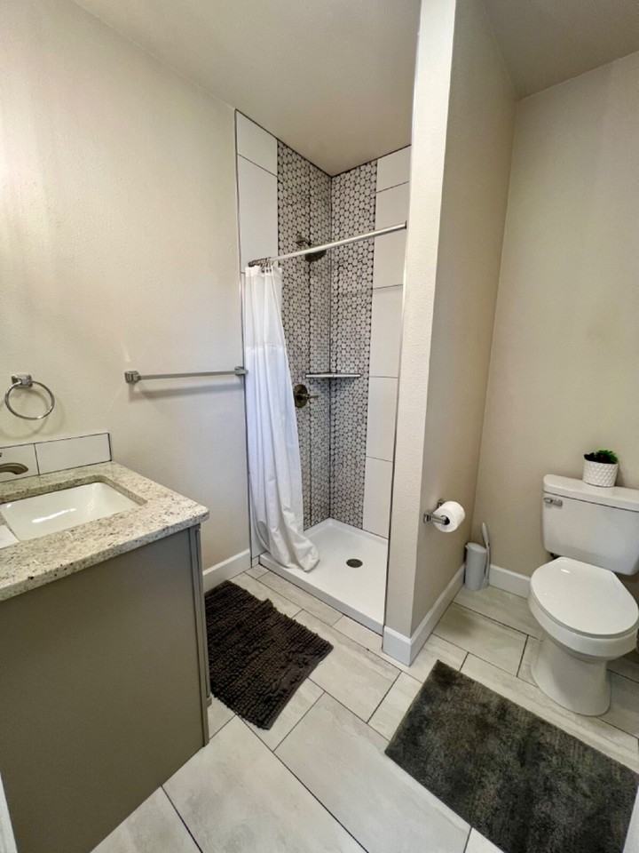 622 E 17th St Unit A - Photo 6 of 8