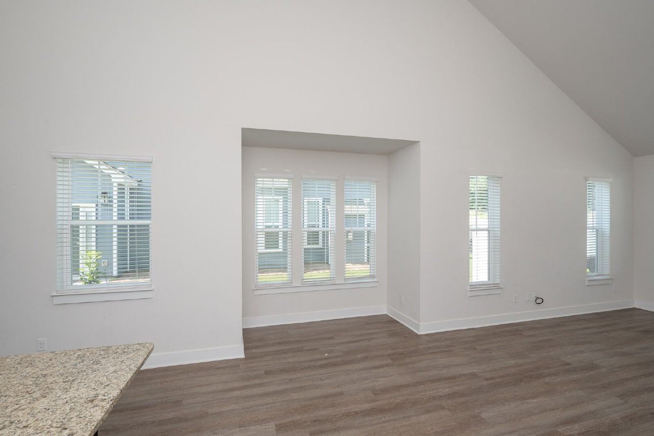 117 Creekhaven Lane - Photo 6 of 34