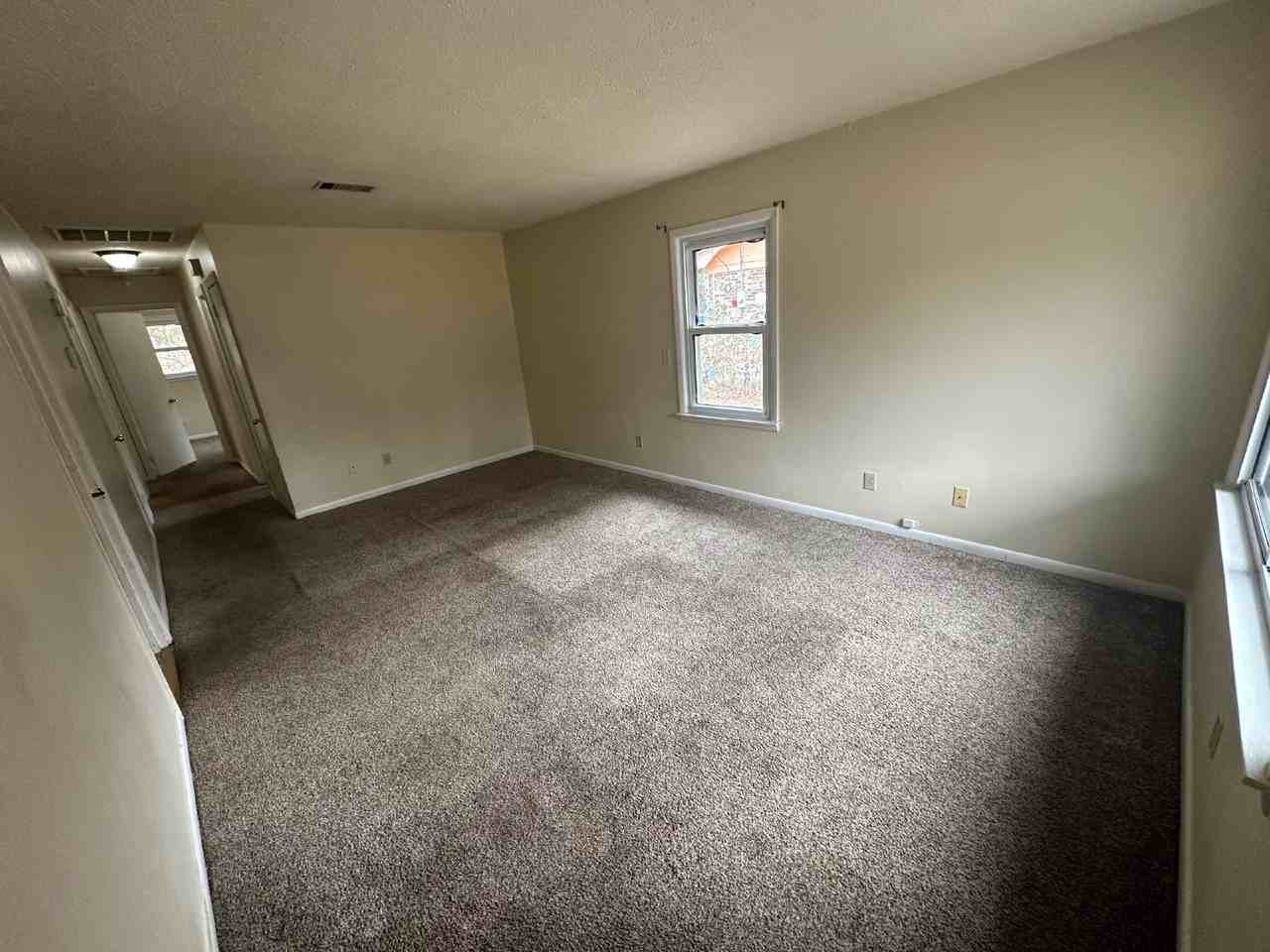 605 Azalea St - Photo 3 of 9