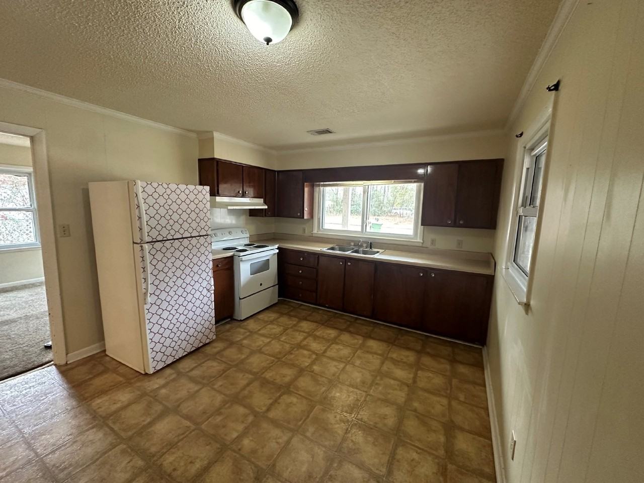 605 Azalea St - Photo 5 of 9