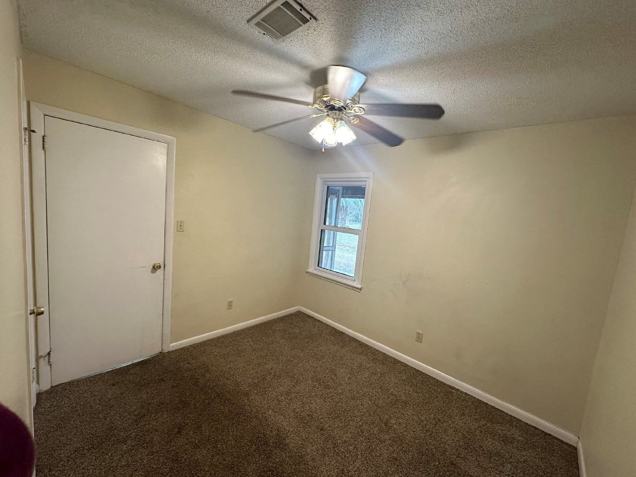 605 Azalea St - Photo 6 of 9
