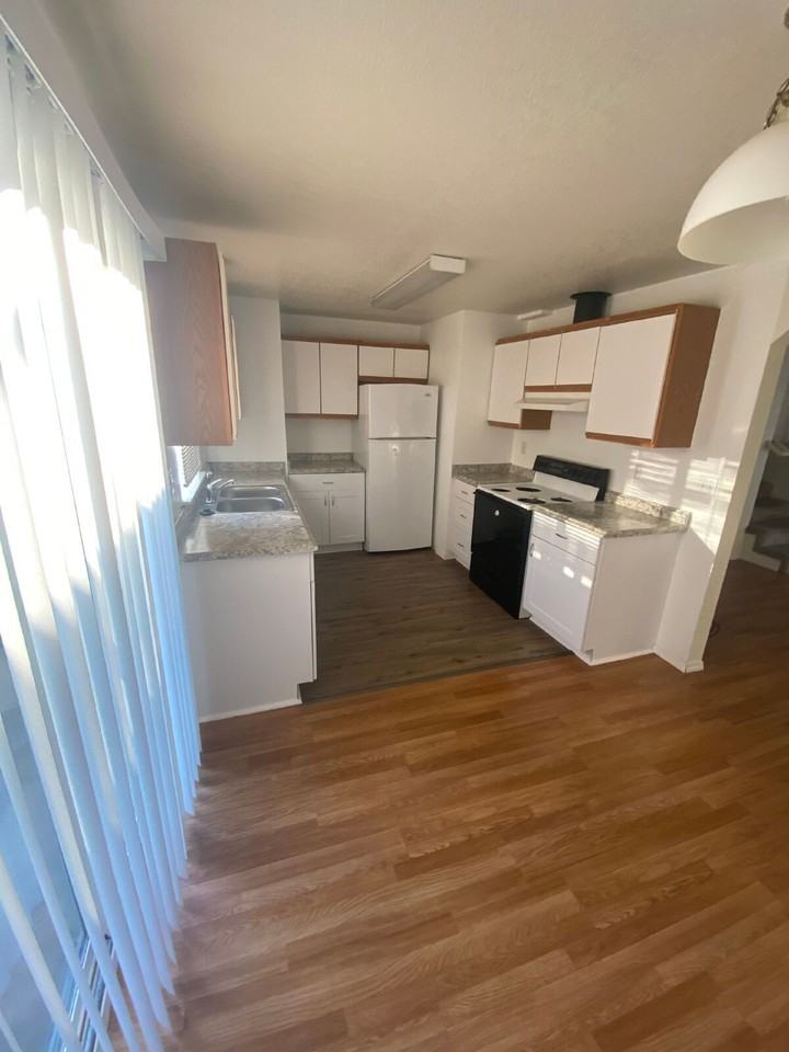 700 Northeast Johnson Street - Photo 3 of 13