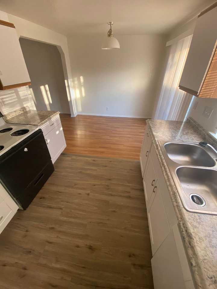 700 Northeast Johnson Street - Photo 4 of 13