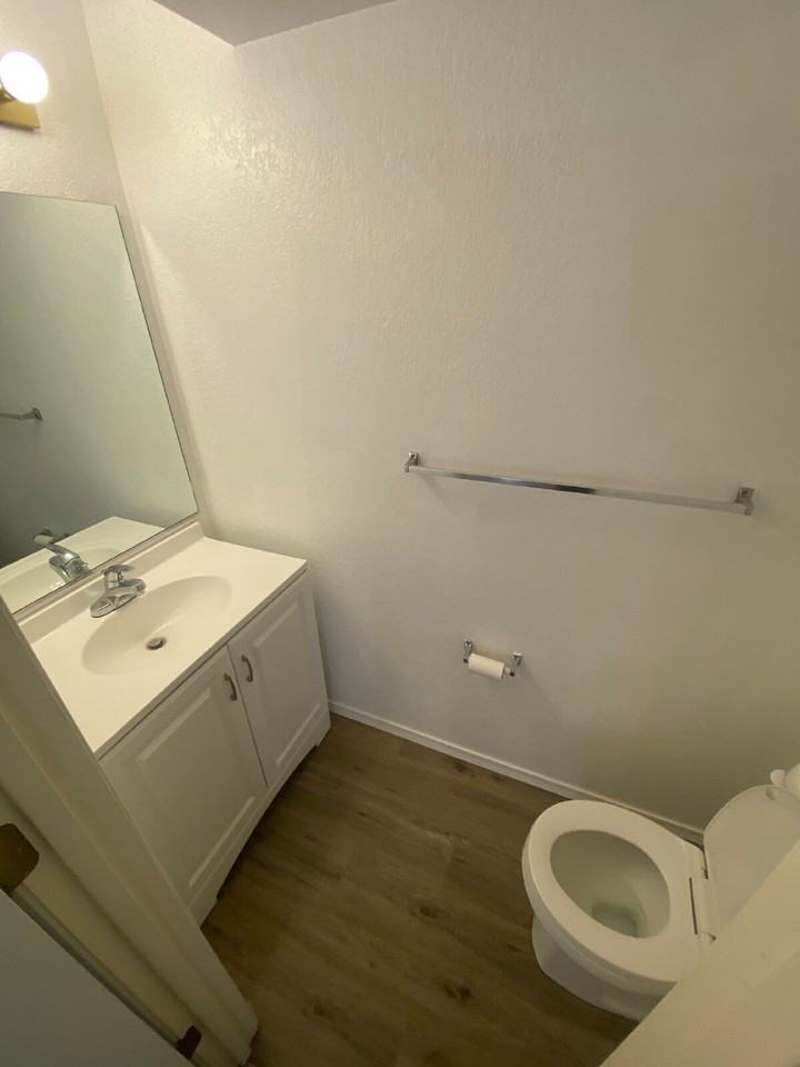 700 Northeast Johnson Street - Photo 5 of 13