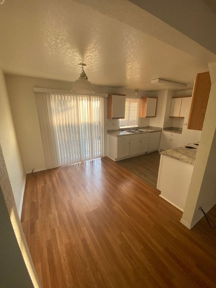 700 Northeast Johnson Street - Photo 7 of 13