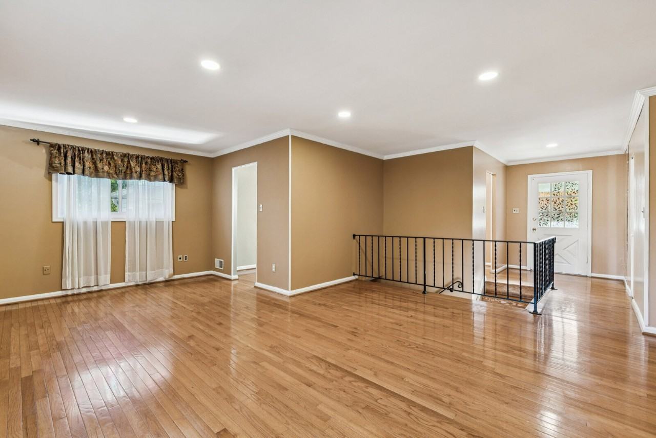 7714 Arlen St - Photo 2 of 15