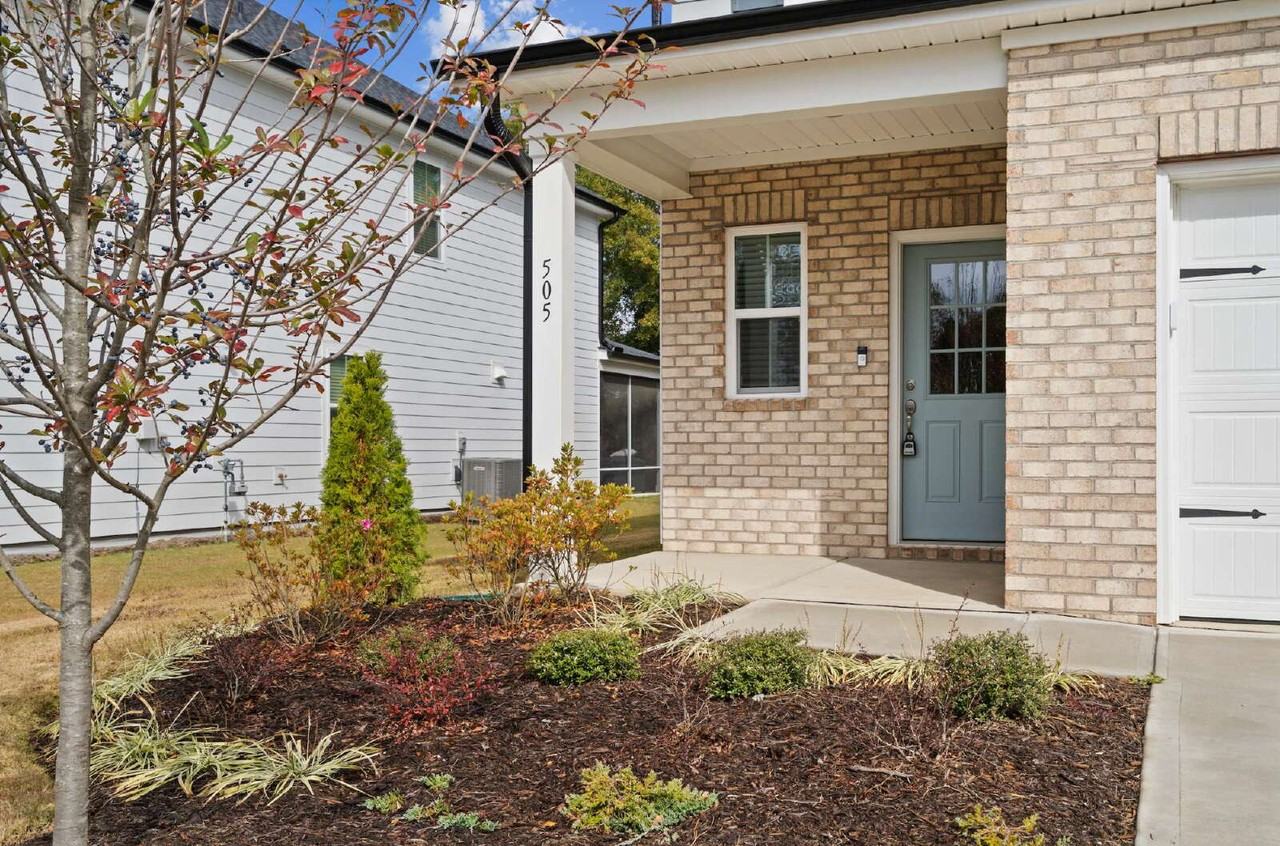 505 Providence Springs Ln - Photo 3 of 40