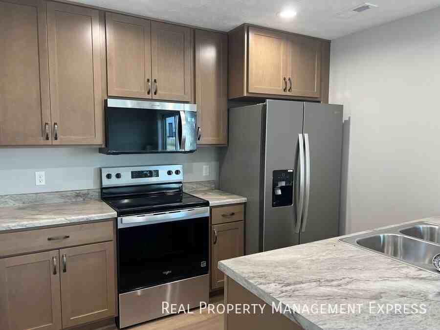 9666 W Tunis Dr - Photo 3 of 27