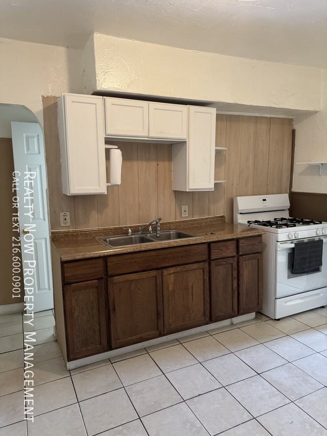 3356 W 33rd St #1 - Photo 3 of 4