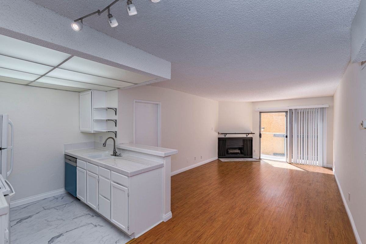 355 S Madison Ave - Photo 2 of 15