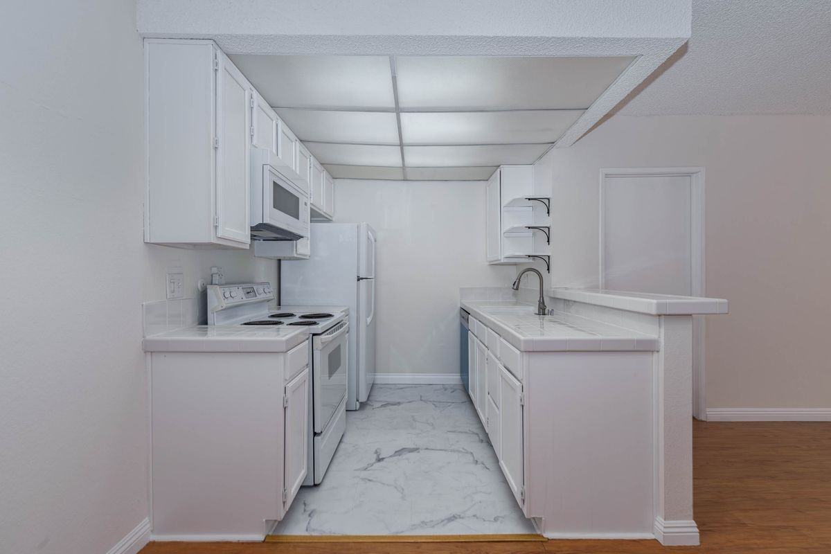 355 S Madison Ave - Photo 3 of 15