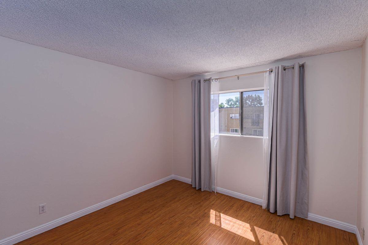 355 S Madison Ave - Photo 4 of 15