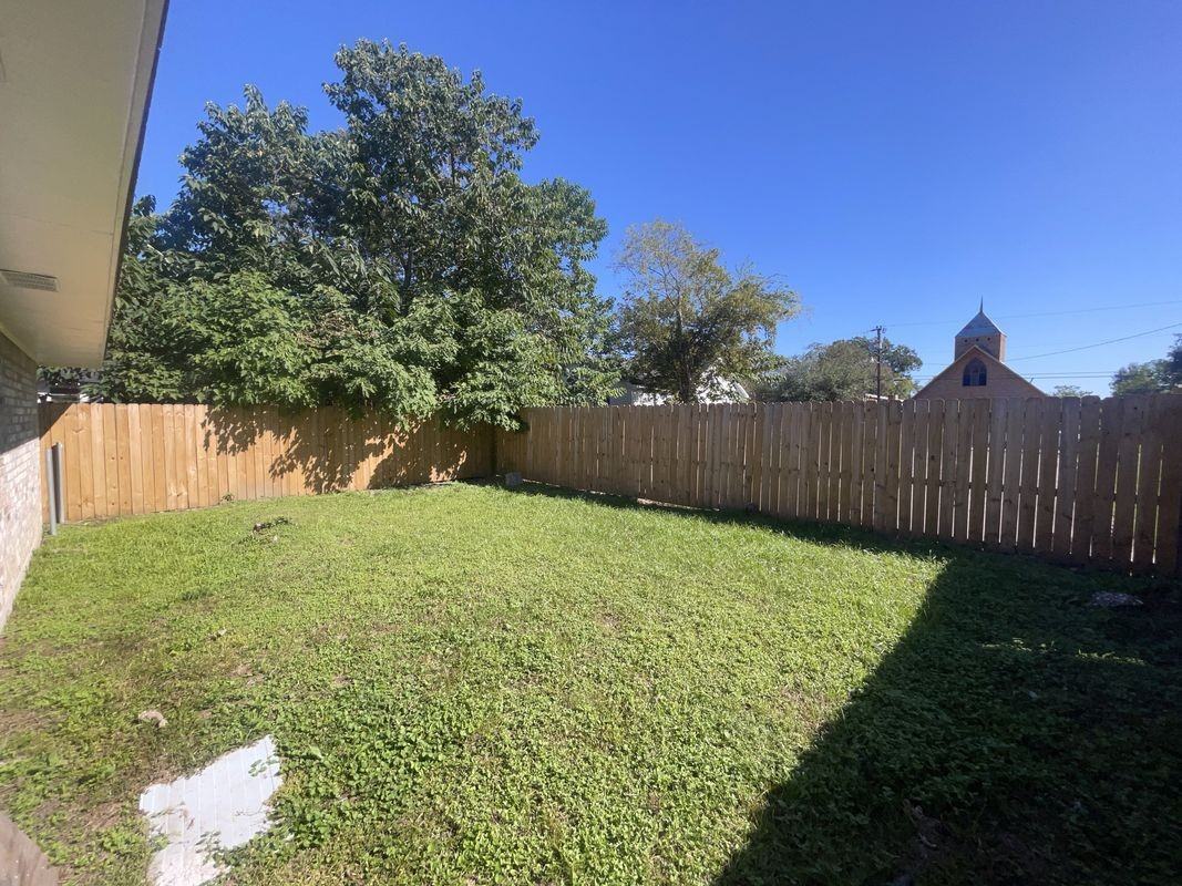 1915 Tennessee Street - Photo 6 of 15