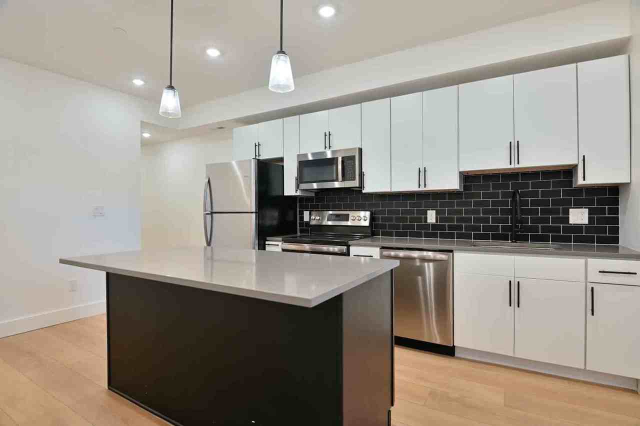 2641 4th St Ne #1 - Photo 3 of 35