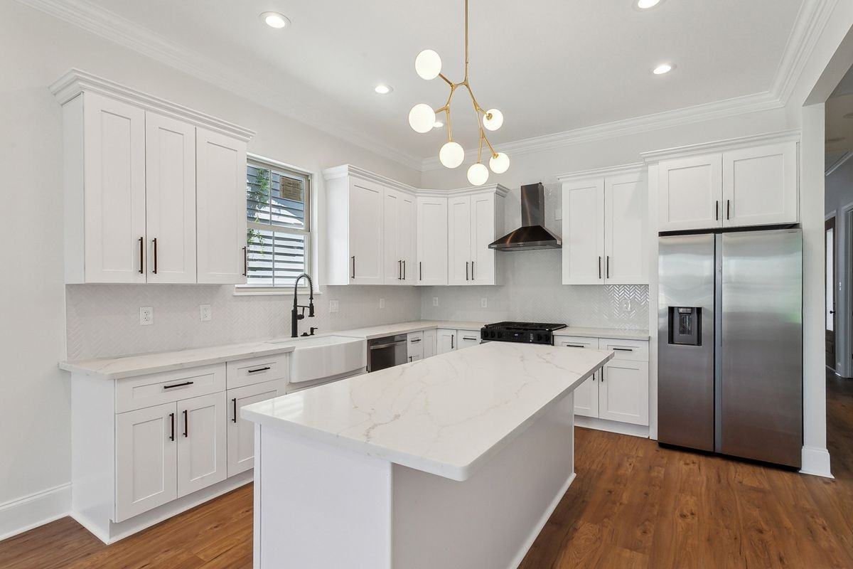 606 Whitney Ave - Photo 3 of 5
