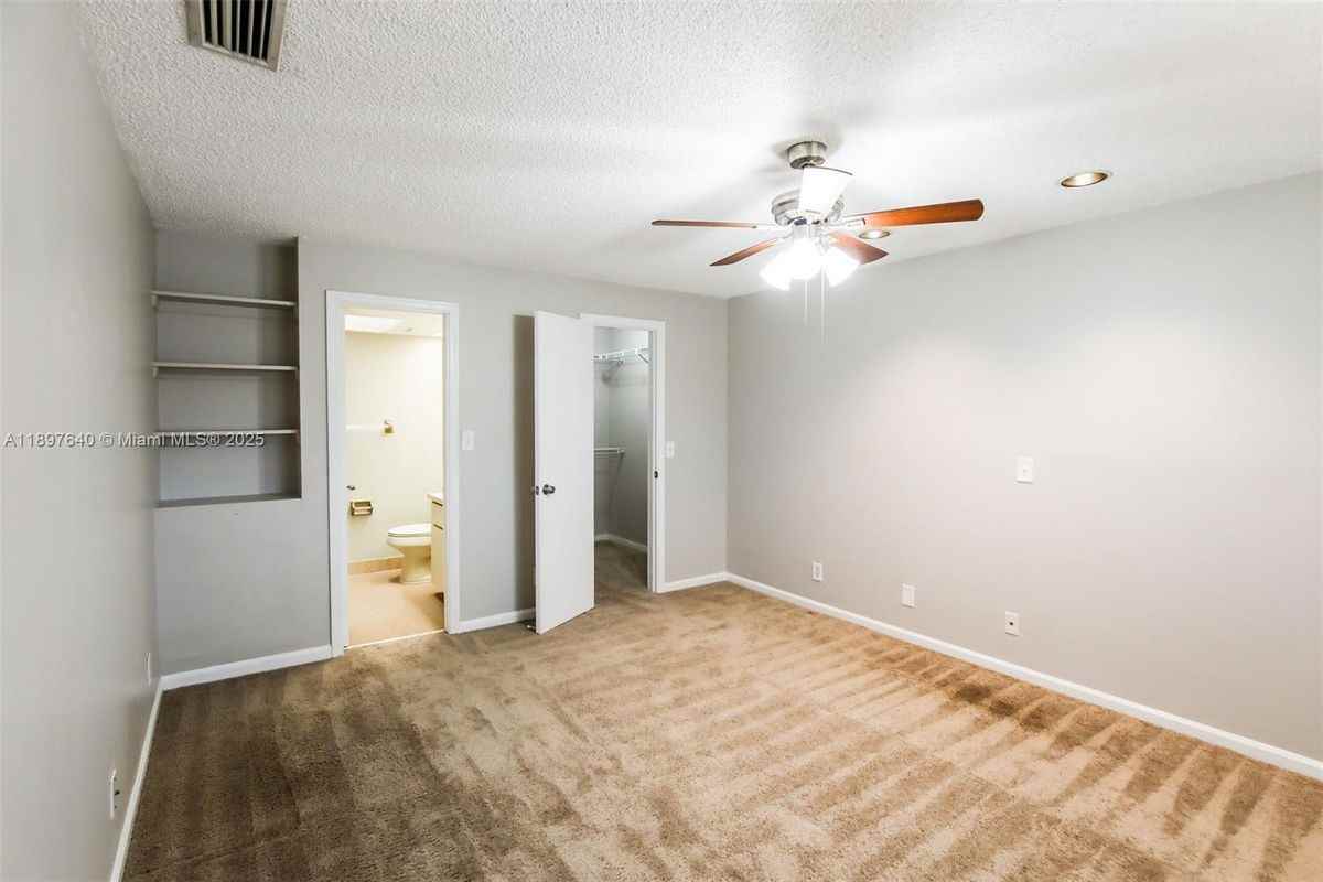 164 Santa Monica Ave - Photo 7 of 15