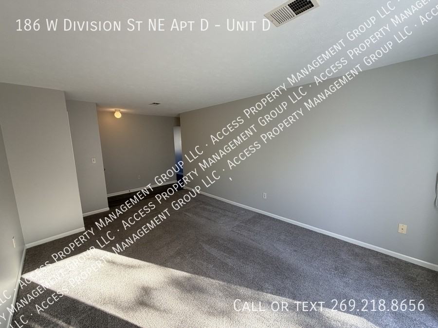 186 West Division Street Northeast #D - Photo 5 of 24