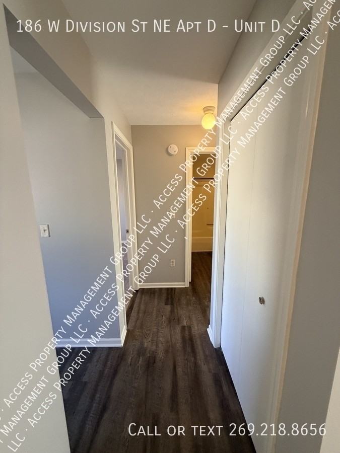 186 West Division Street Northeast #D - Photo 7 of 24