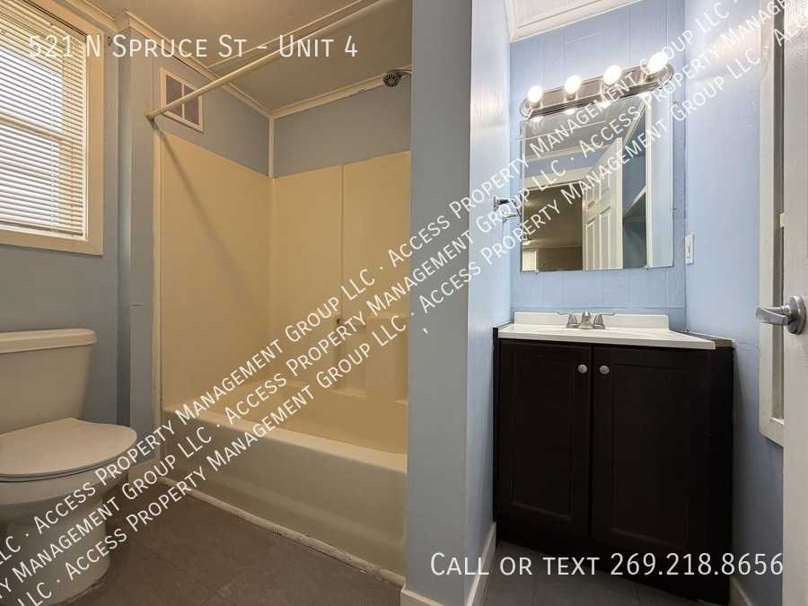 521 N Spruce St #4 - Photo 4 of 11