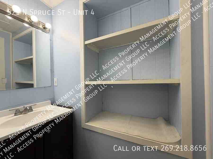 521 N Spruce St #4 - Photo 5 of 11