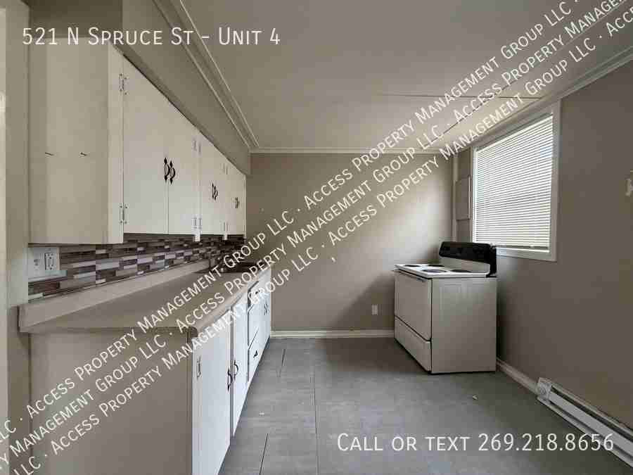 521 N Spruce St #4 - Photo 6 of 11