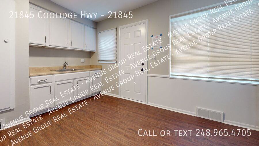 21845 Coolidge Hwy #21845 - Photo 4 of 11