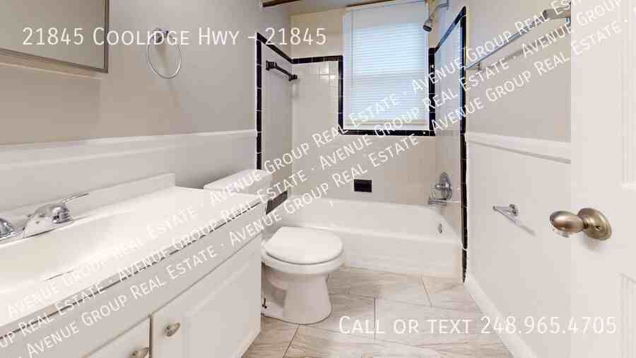 21845 Coolidge Hwy #21845 - Photo 6 of 11