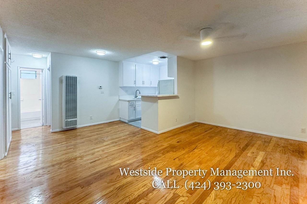 1814 11th St #3 - Photo 3 of 29