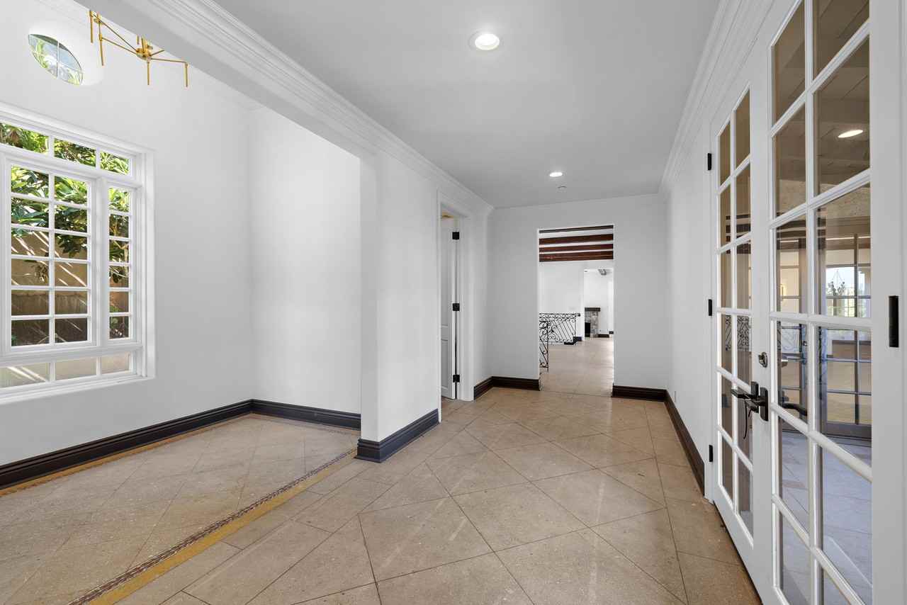 1316 Beverly Grove Place #NA - Photo 3 of 23